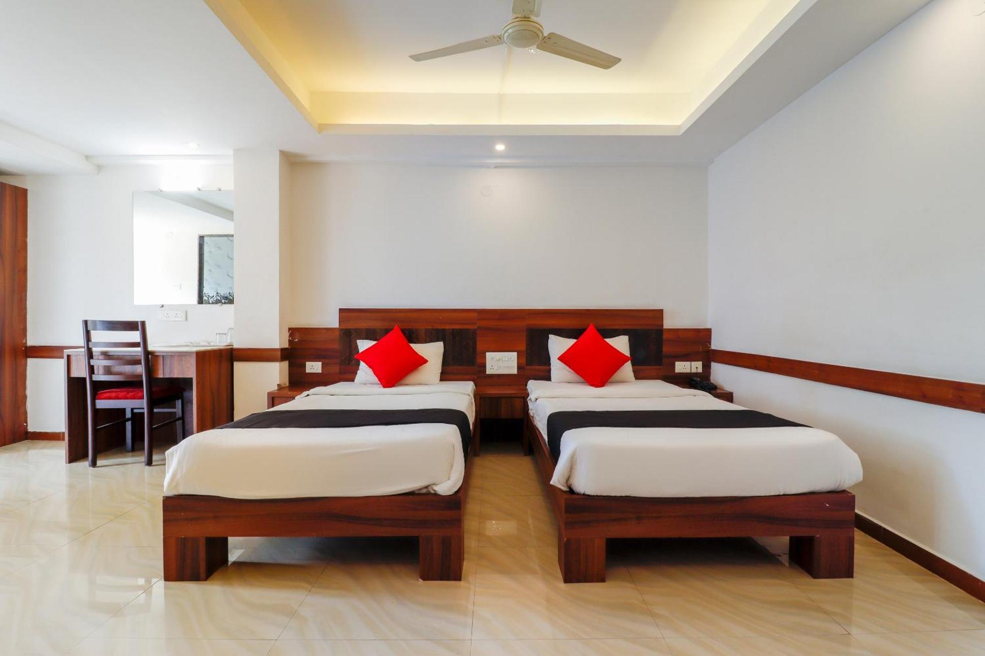 Capital O Sai Arya Residency Hotel Мангалор Екстериор снимка